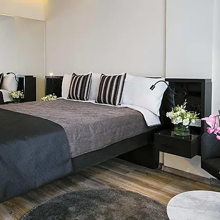 Qbic Hotel 4*