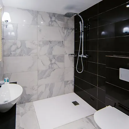 Qbic Hotel 3*